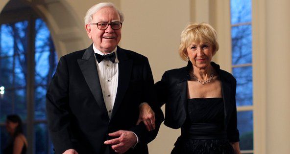 Sunday Adelajas Blog Multi-Billionaire Warren Buffett Shares His ...